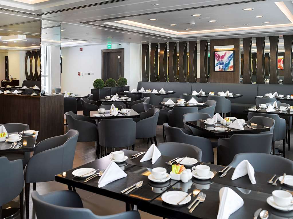 S Hotel Bahrain Sanabis المطعم الصورة